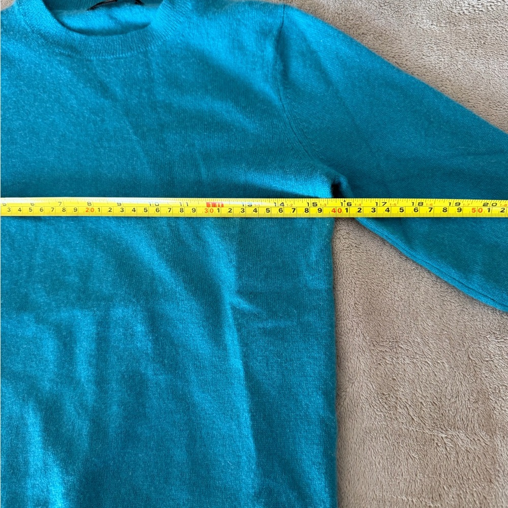 Uniqlo WoMen's Vibrant Blue Crewneck Sweater - Picture 5 of 9